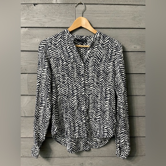 Joe's Jeans Tops - Joe’s Jeans Silk Animal Chevron Print Long Sleeved Button Up Blouse Sz XS